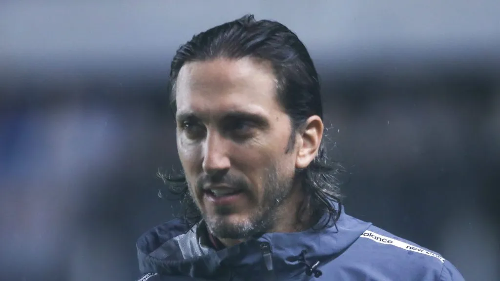 SP – SANTOS – 01/02/2025 – PAULISTA 2025, SANTOS X SAO PAULO – Zubeldia tecnico do Sao Paulo durante partida contra o Santos no estadio Vila Belmiro pelo campeonato Paulista 2025. Foto: Reinaldo Campos/AGIF