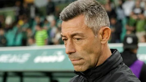 Pedro Caixinha é pressionado após derrota.