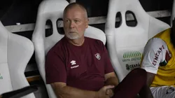 Mano Menezes ex-técnico do Fluminense durante partida contra o Fortaleza no estádio Arena Castelão pelo campeonato Brasileiro A 2025. Foto: Baggio Rodrigues/AGIF