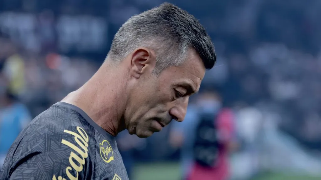 Pedro Caixinha está na corda bamba - Foto: Marcello Zambrana/AGIF.