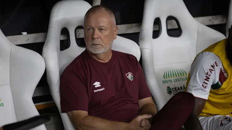 Mano Menezes, ex-técnico do Fluminense, durante partida contra o Fortaleza, pelo Campeonato Brasileiro. Foto: Baggio Rodrigues/AGIF.