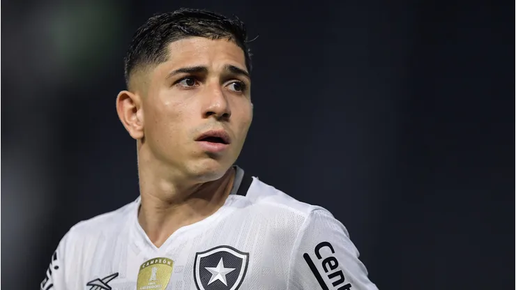 Com lesão, Savarino está fora da Libertadores após se machucar contra o Palmeiras