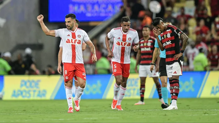 Brunon Henrique jogador do Internacional comemora seu gol durante partida contra o Flamengo - Foto: Thiago Ribeiro/AGIF