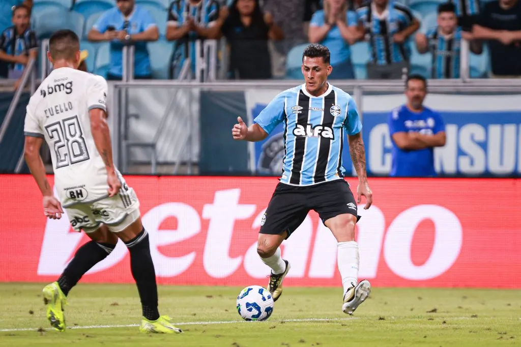 Pavon jogador do Grêmio durante partida contra o Atlético-MG – Foto: Maxi Franzoi/AGIF