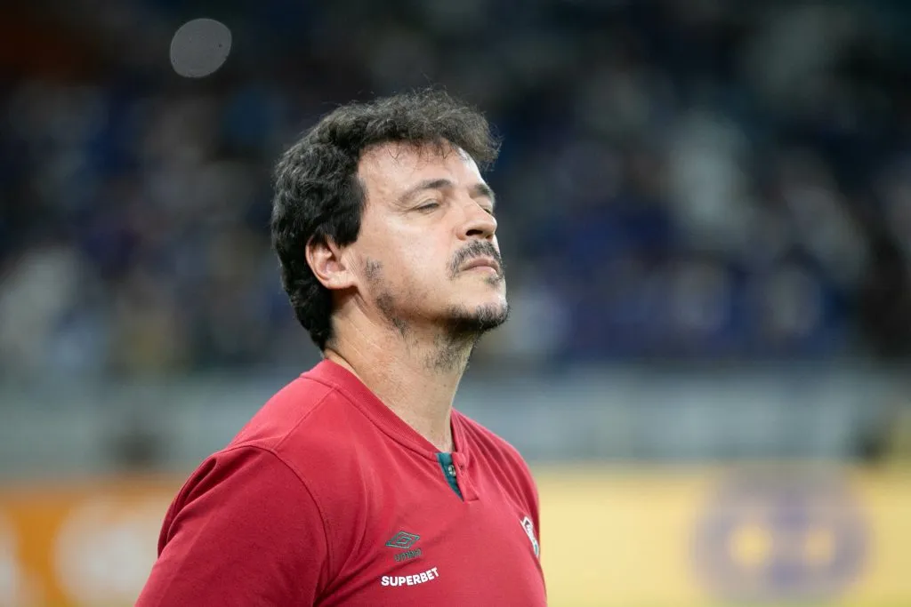 MG – BELO HORIZONTE – 19/06/2024 – BRASILEIRO A 2024, CRUZEIRO X FLUMINENSE – Fernando Diniz tecnico do Fluminense durante partida contra o Cruzeiro no estadio Mineirao pelo campeonato Brasileiro A 2024. Foto: Fernando Moreno/AGIF