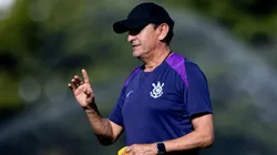 Ramón Díaz em treino no CT Joaquim Grava