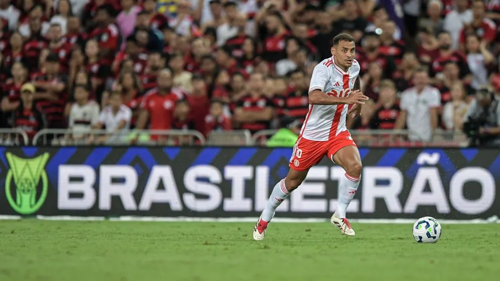Internacional de Alan Patrick poderá garantir fortuna com o título da Libertadores – Foto: Thiago Ribeiro/AGIF
