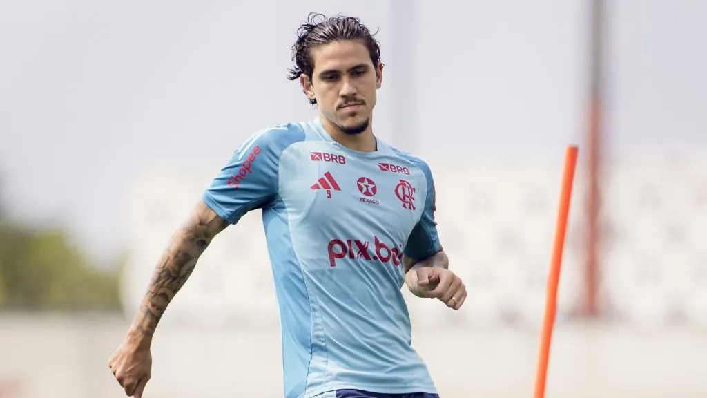 Pedro volta aos treinamentos após grave lesão – Foto: Adriano Fontes/Flamengo