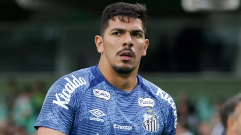 João Paulo segue um líder, mesmo como reserva do Santos.