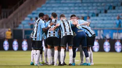 Jogadores do Grêmio na partida contra o Atlético-MG, pelo Campeonato Brasileiro. Foto: Maxi Franzoi/AGIF.