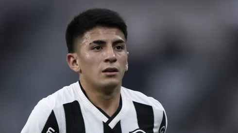 RJ - RIO DE JANEIRO - 09/11/2024 - BRASILEIRO A 2024, BOTAFOGO X CUIABA - Thiago Almada jogador do Botafogo durante partida contra o Cuiaba no estadio Engenhao pelo campeonato Brasileiro A 2024.