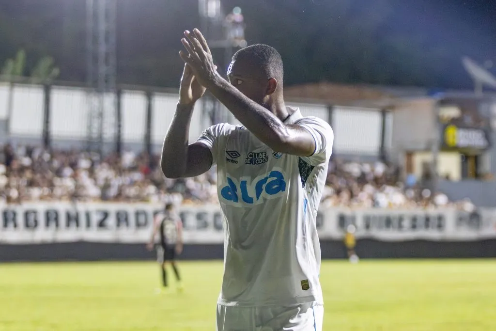 Luan Candido jogador do Gremio recebe cartao vermelho do arbitro durante partida contra o Athletic Club no estadio Joaquim Portugal pela Copa Do Brasil 2025. Foto: Lucas Gabriel Cardoso/AGIF