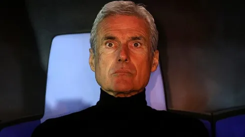 Luís Castro durante partida entre Al Hilal e Al-Nassr. Foto: Yasser Bakhsh/Getty Images