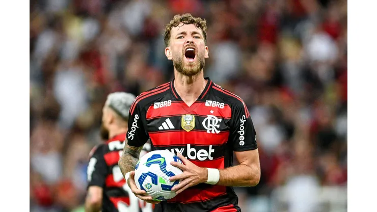 Felipe Melo destacou a qualidade do zagueiro Léo Pereira - Foto Arena LTDA / Alamy Stock Photo
