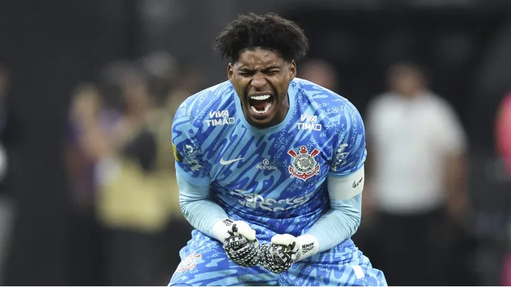 Hugo Souza vai desfalcar o Corinthians.