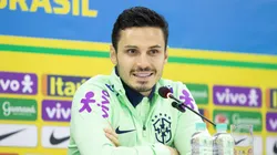 Jogador em coletiva pela seleção
