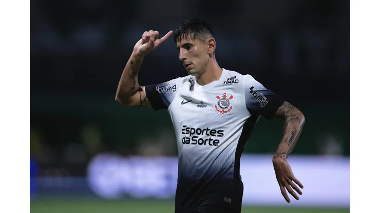 Fabrizio Angileri, lateral do Corinthians durante partida contra o Palmeiras no estadio Arena Allianz Parque pelo campeonato Paulista 2025.