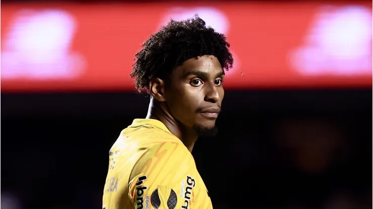 Hugo Souza, goleiro do Corinthians, é um dos desfalques para o jogo