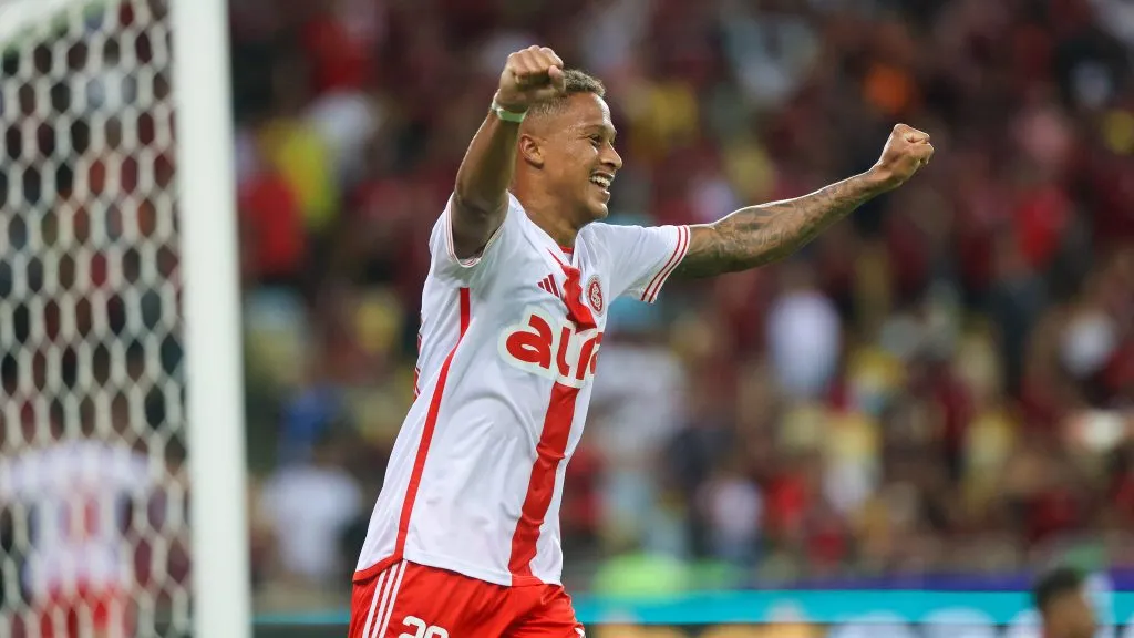 Vitinho comemora o gol do Internacional diante do Flamengo. Foto: Ricardo Duarte/Internacional.