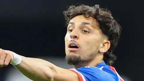 Biel em ação pelo Bahia contra o Coringão.