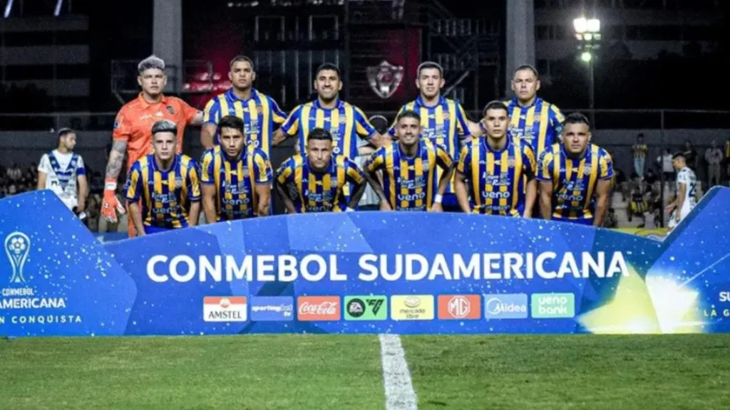 Elenco do Sportivo Luqueño, adversário do Grêmio na Sul-Americana – Foto: Reprodução/Sportivo Luqueño