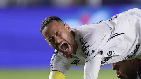 Neymar está há alguns jogos fora de atividade no Santos.