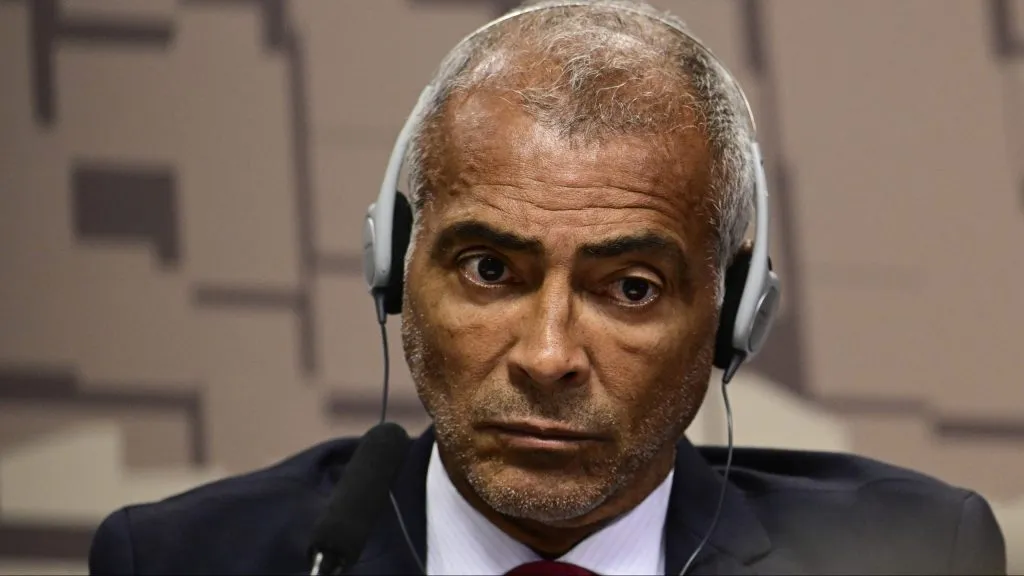 Romário não aprova renovação no Santos -Foto: Mateus Bonomi/AGIF.