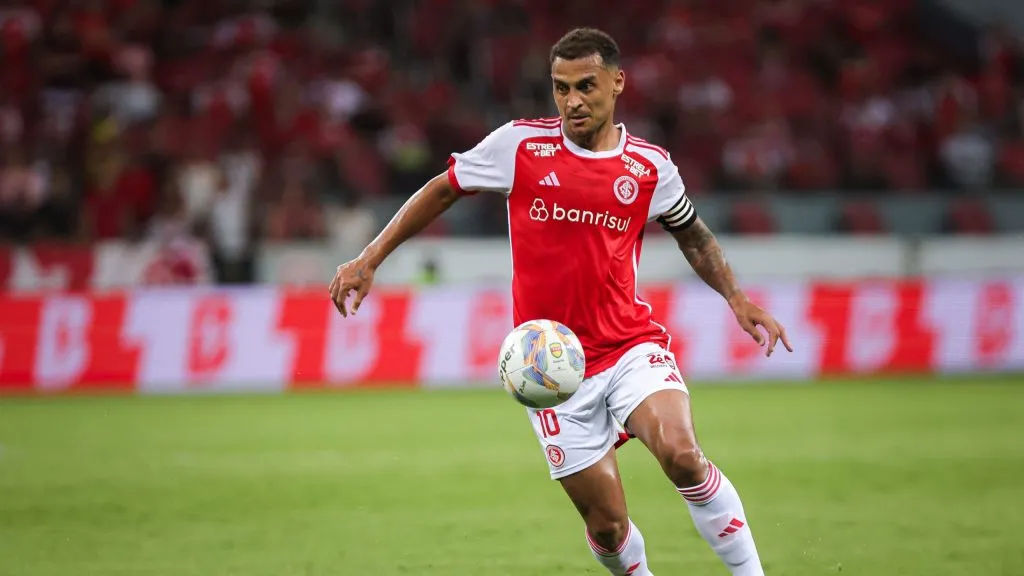 Alan Patrick pelo Internacional. Foto: Maxi Franzoi/AGIF