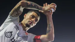 Alison foi criado nas categorias de base do Santo.