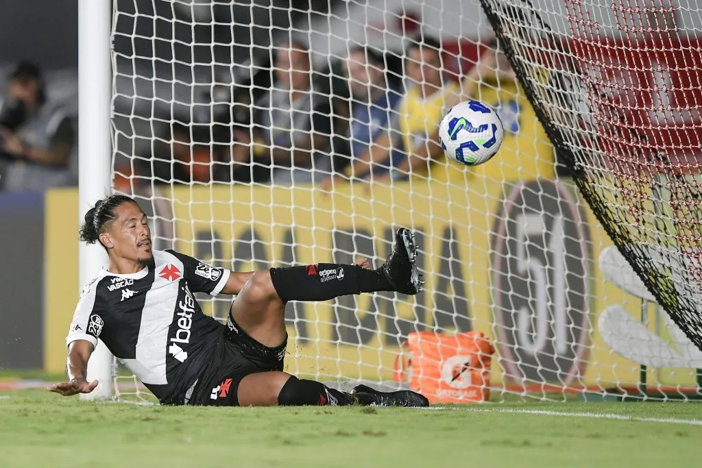 Mauricio Lemos segue como titular na defesa do Vasco – Foto: Thiago Ribeiro/AGIF