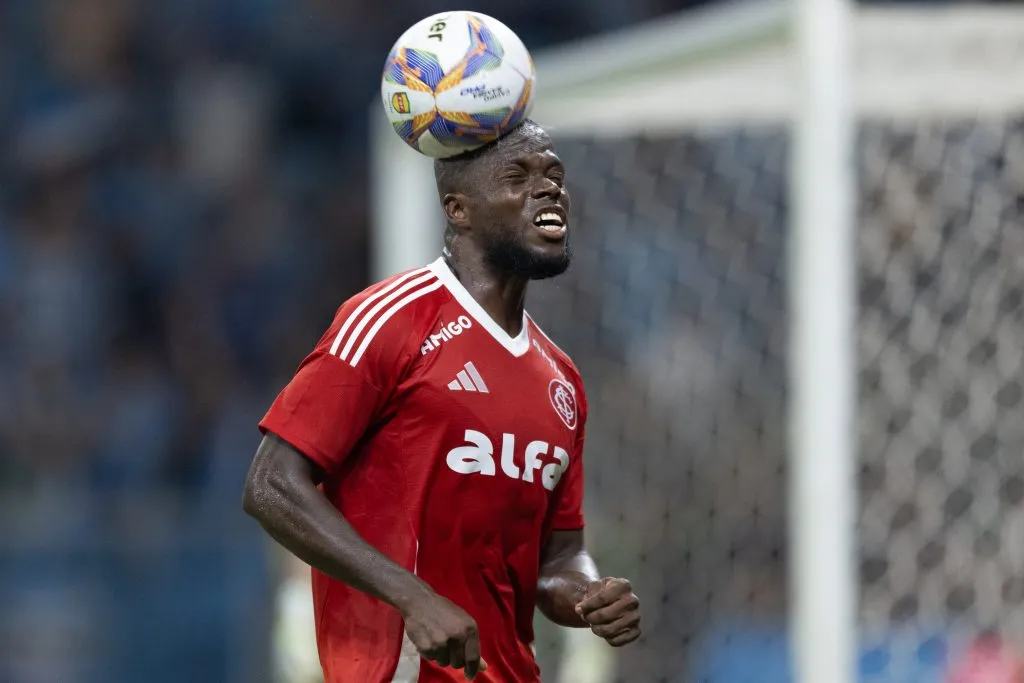 Valencia em campo pelo Inter – Foto: Liamara Polli/AGIF