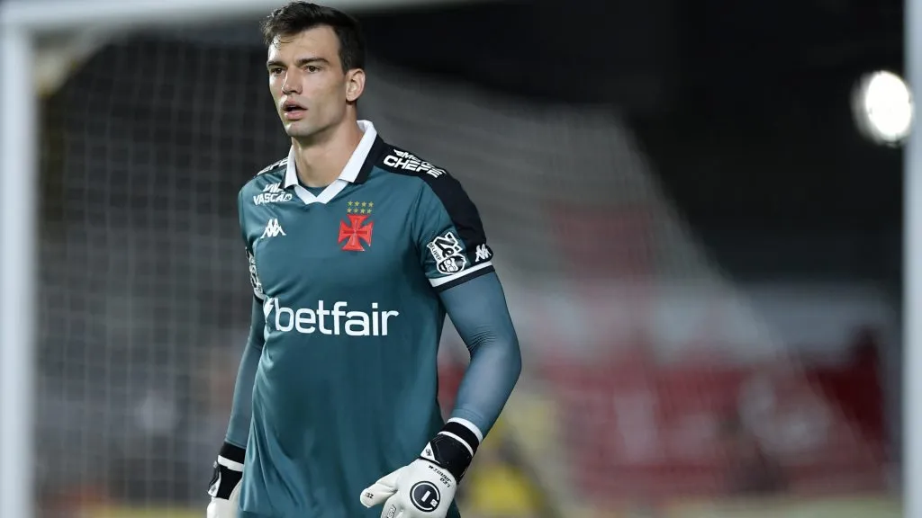 Léo Jardim durante Vasco x Santos, pelo Brasileirão 2025 – Foto: Thiago Ribeiro/AGIF