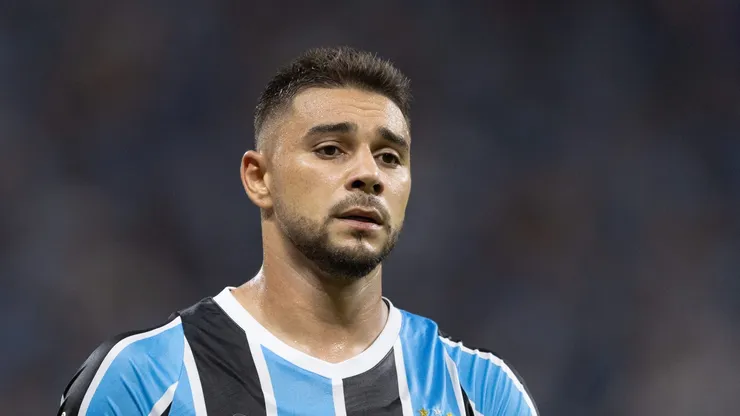 João Pedro, lateral do Grêmio