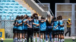 Atletas do Grêmio reunidas antes da partida pelo Campeonato Gaúcho