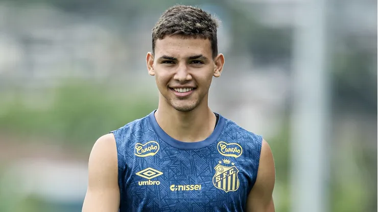 Deivid Washington perdeu primeiros treinos da semana no CT Rei Pelé por ver passaporte italiano