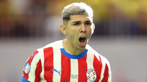 Julio Enciso joga pela Seleção do Paraguai - Foto: Tim Warner/Getty Images