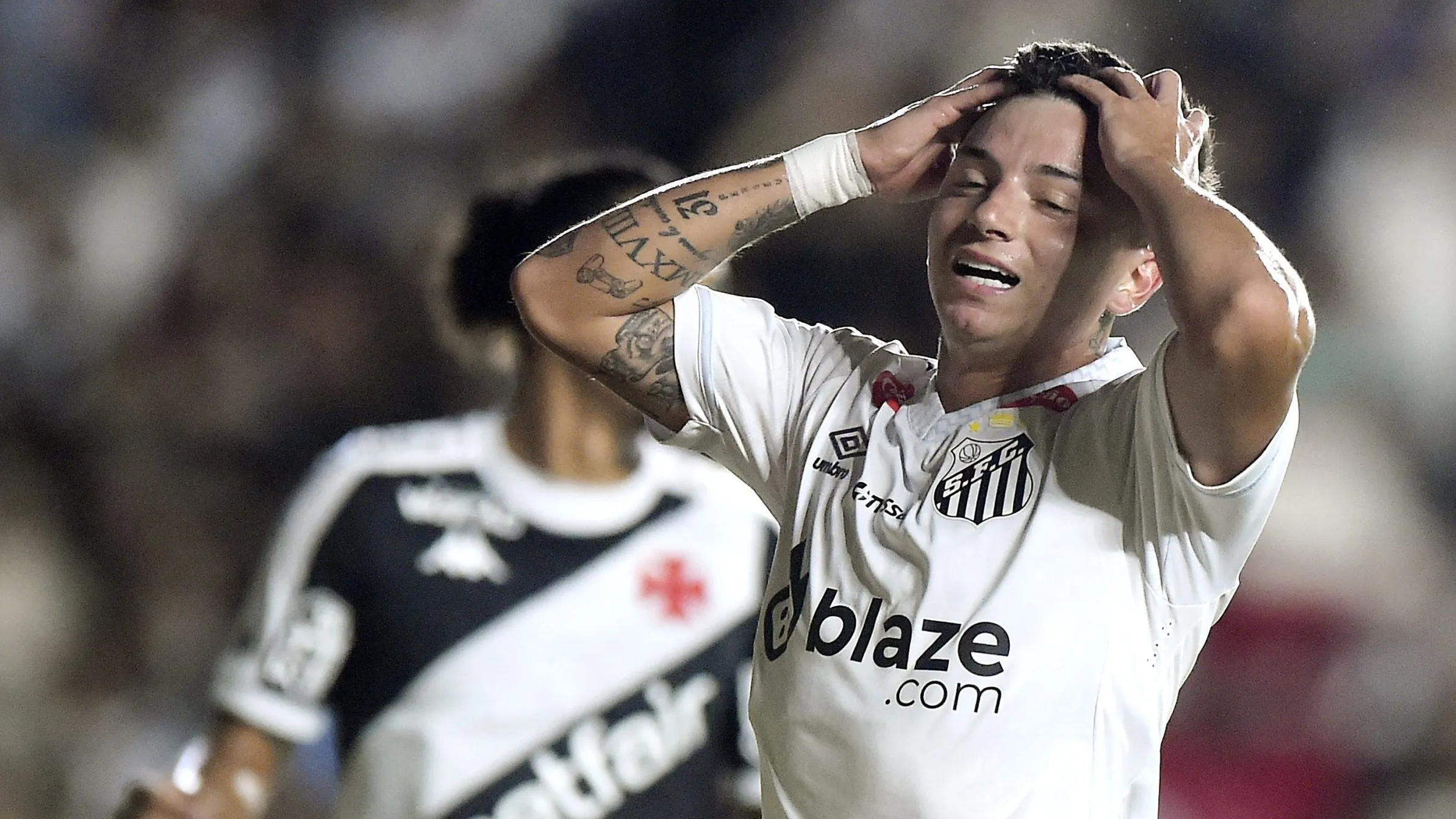 Barreal foi tirado do time em treino do Santos nesta 4ª feira no CT Rei Pelé – Foto: Alexandre Loureiro/AGIF