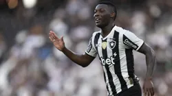 Patrick de Paula celebra bom momento no Botafogo. Foto: Jorge Rodrigues/AGIF