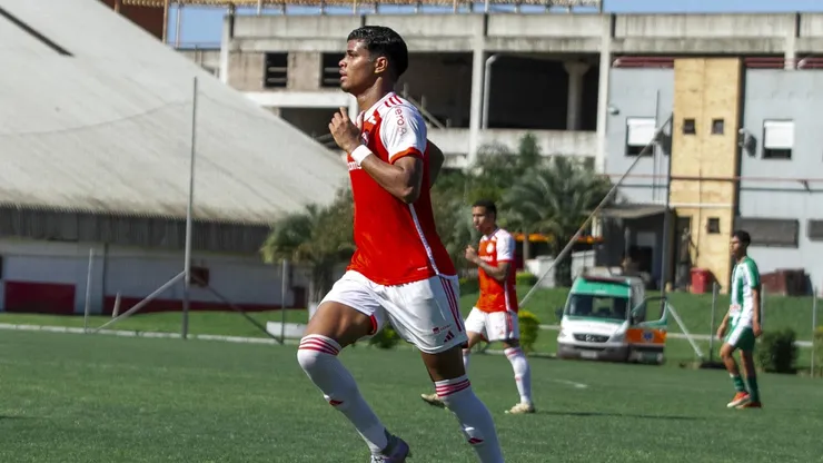 Crysthyan Lucas, da base colorada, foi inscrito na Copa Libertadores