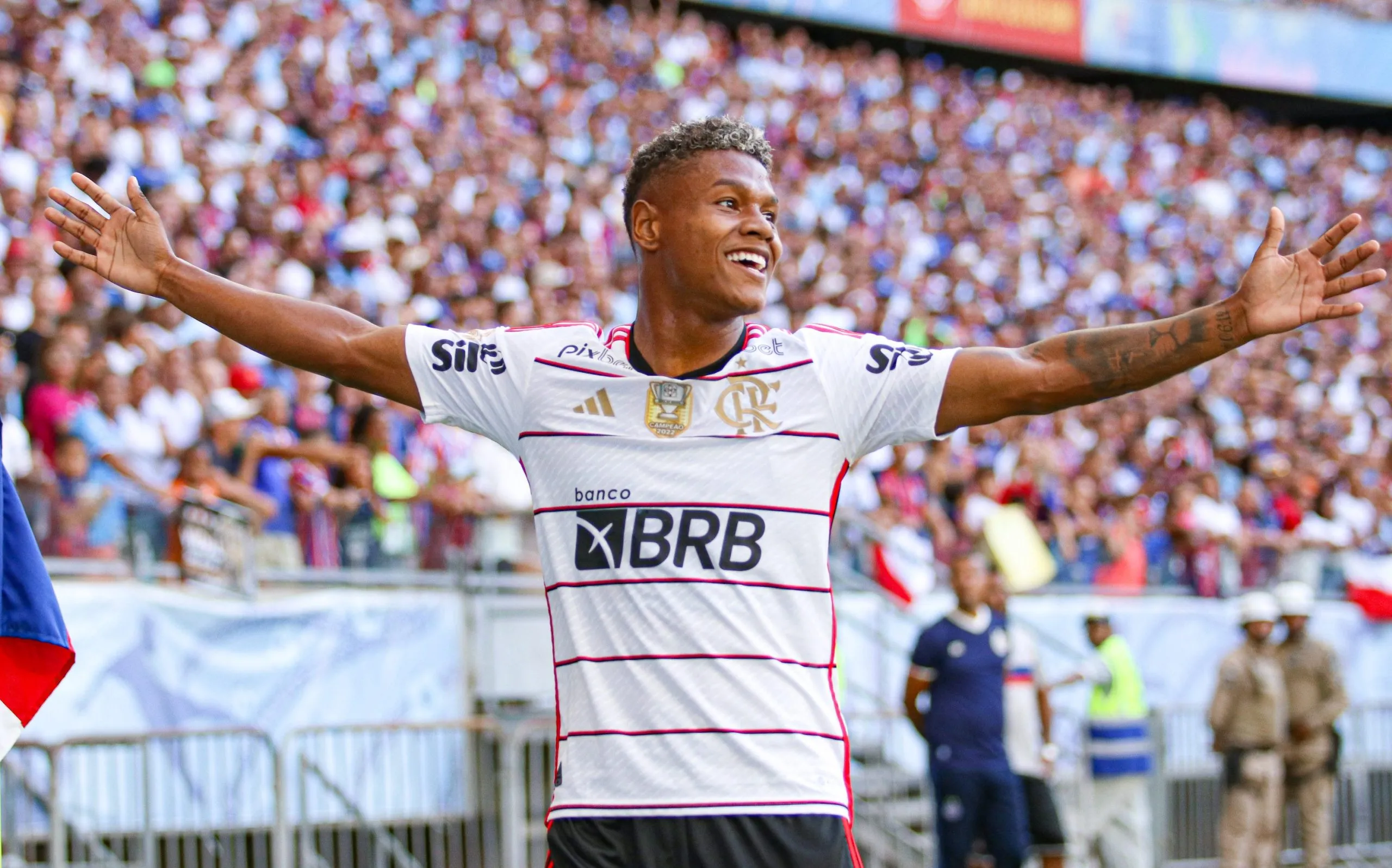 Matheus Franca, ex-jogador do Flamengo comemora seu gol durante partida contra o Bahia no estadio Arena Fonte Nova pelo campeonato BRASILEIRO A 2023. Foto: Renan Oliveira/AGIF