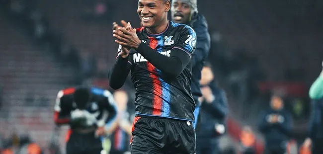 Matheus França comemora primeiro gol pelo Crystal Palace na Premier League e é ovacionado pela torcida inglesa. Foto: Divulgação/Crystal Palace FC