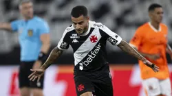 Coutinho jogador do Vasco comemora seu gol - Foto: Jorge Rodrigues/AGIF