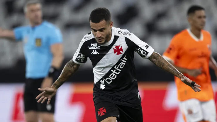 Coutinho jogador do Vasco comemora seu gol - Foto: Jorge Rodrigues/AGIF