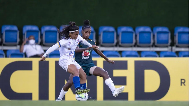 Jogadora Luany em treinamento. Foto: Thais Magalhães/CBF