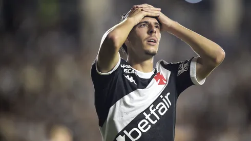 RJ - RIO DE JANEIRO - 30/03/2025 - BRASILEIRO A 2025, VASCO X SANTOS - Nuno Moreira jogador do Vasco lamenta durante partida contra o Santos no estadio Sao Januario pelo campeonato Brasileiro A 2025. Foto: Alexandre Loureiro/AGIF