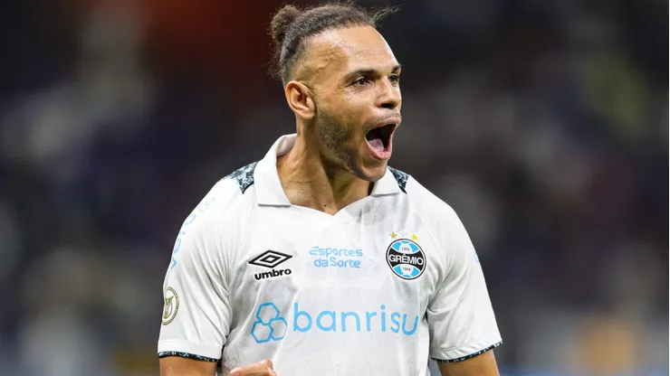 Braithwaite começou no banco, mas entrou e decidiu o jogo para o Grêmio