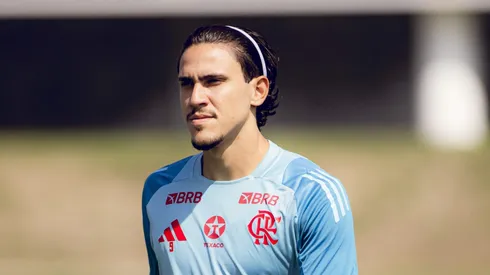 Pedro durante treino do Flamengo no Ninho