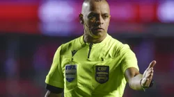 O árbitro Wilton Pereira Sampaio durante partida entre São Paulo e Vitoria no estádio Morumbi pelo campeonato Brasileiro A 2024. Foto: Anderson Romão/AGIF