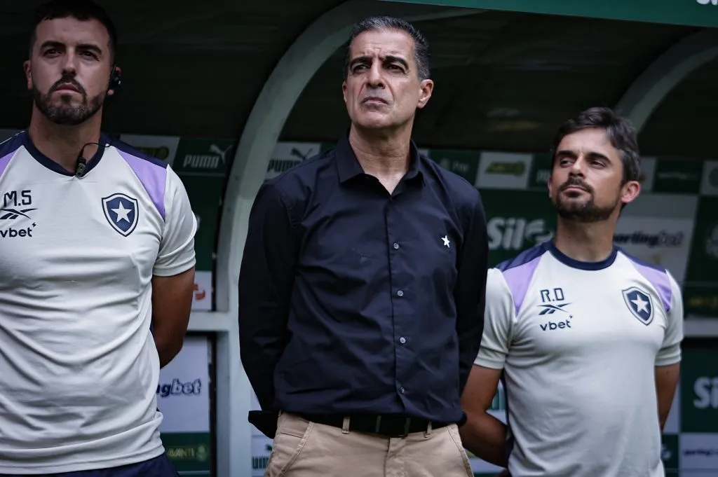 Renato Paiva técnico do Botafogo durante partida contra o Palmeiras no estádio Arena Allianz Parque pelo campeonato Brasileiro A 2025. Foto: Fabio Giannelli/AGIF
