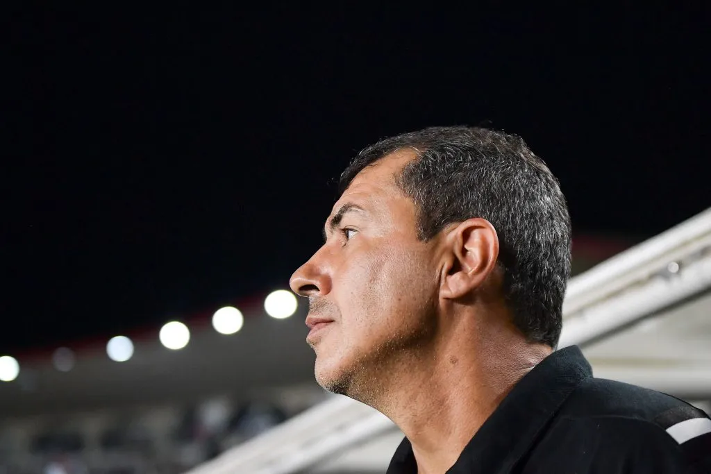 RJ – RIO DE JANEIRO – 30/03/2025 – BRASILEIRO A 2025, VASCO X SANTOS – Fabio Carille tecnico do Vasco durante partida contra o Santos no estadio Sao Januario pelo campeonato Brasileiro A 2025. Foto: Thiago Ribeiro/AGIF